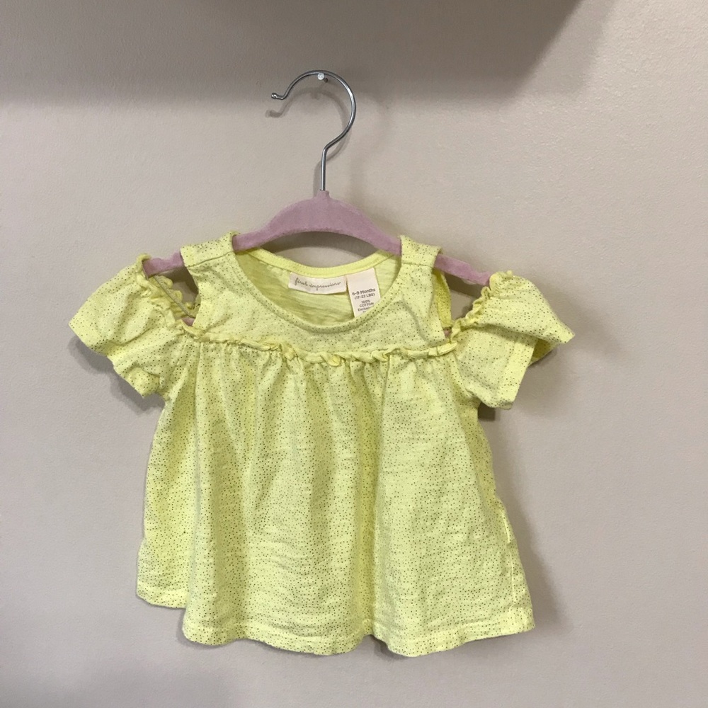 Off shoulder yellow blouse.
